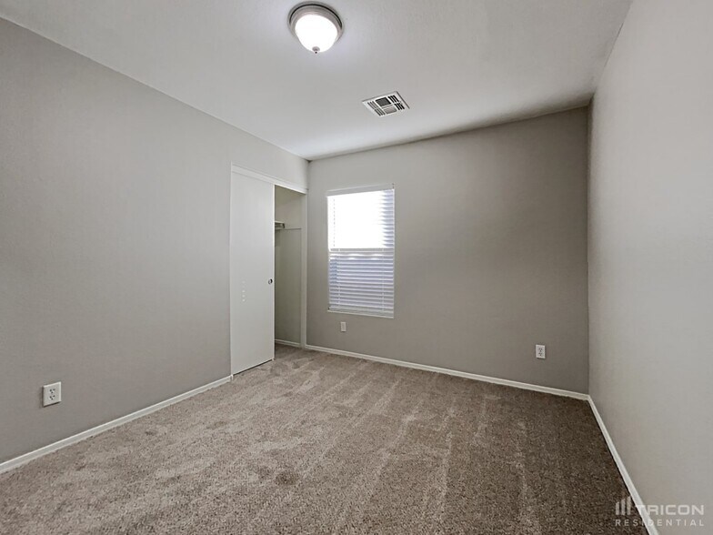 Building Photo - 40268 W Helen Ct