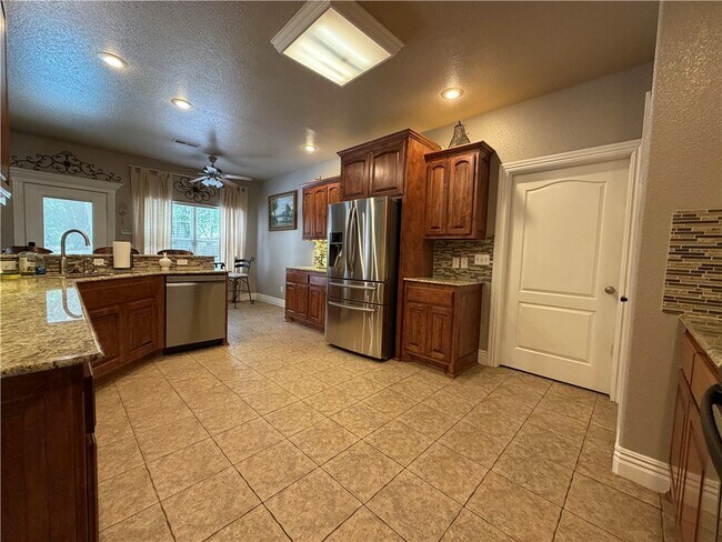 Building Photo - 2234 Tall Tree Ln