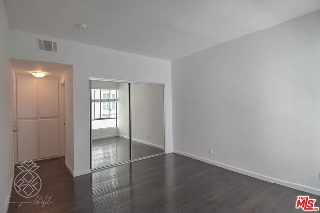 Building Photo - 1727 Glendon Ave