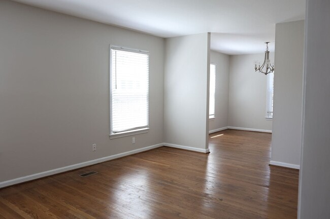 Building Photo - Fabulous neighborhood 4 BR home right on Elizabeth Lake