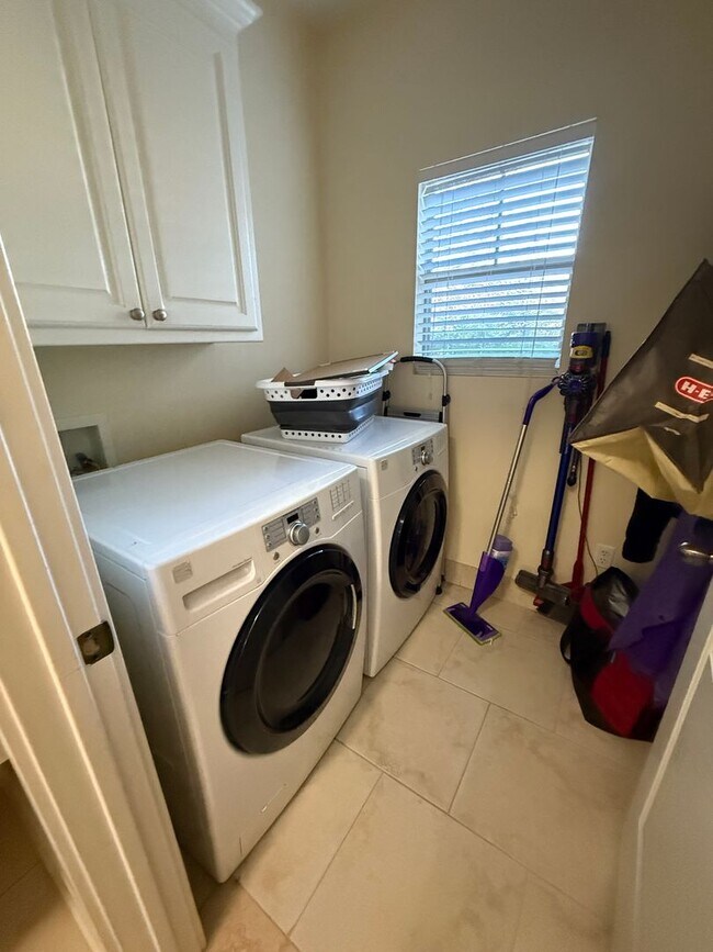 Building Photo - Must see this Beautifull home located off Staring in Santa Rosa Subdivision