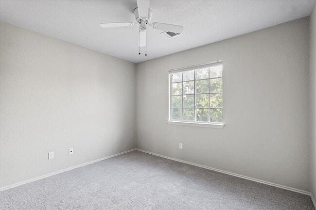 Building Photo - 10525 Hainsworth Park Dr