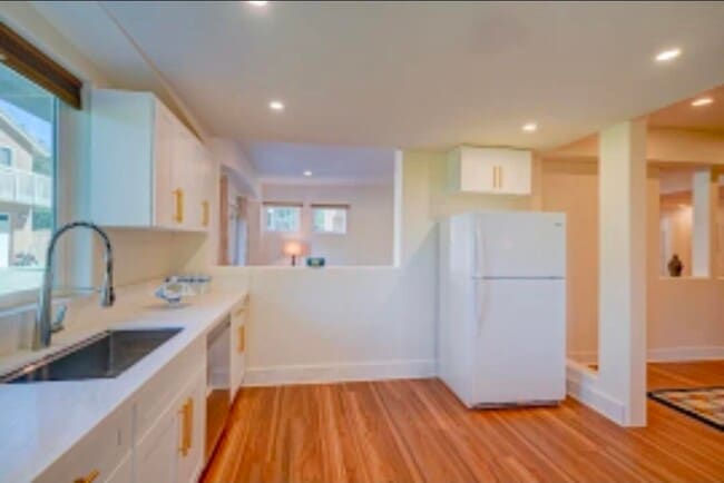 Building Photo - 1377 Knoll Rd