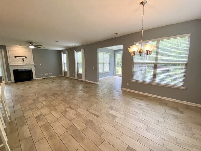 Building Photo - Spacious Home on a Corner Lot in Heritage New Riverside!