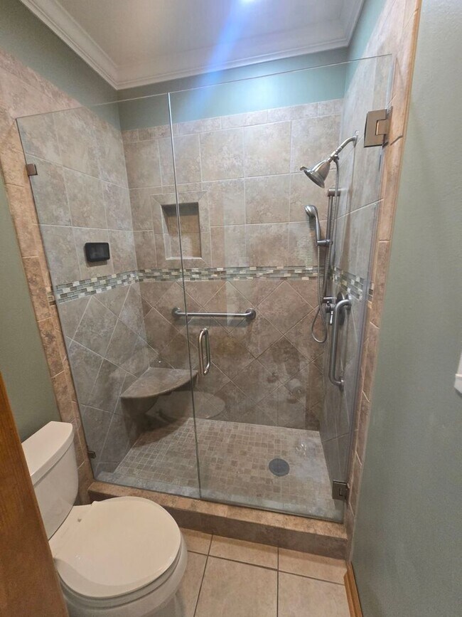 Building Photo - For Rent: Spacious 3 Bed, 2.5 Bath Townhome in Pineville!