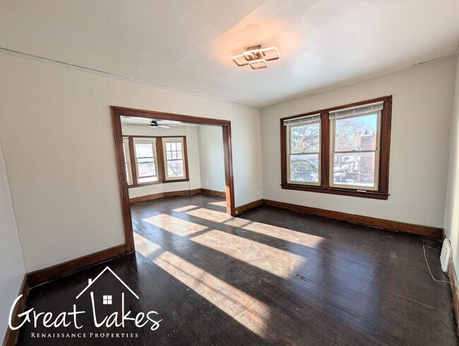Building Photo - Beautiful 2 Bedroom 1 Bathroom now availab...