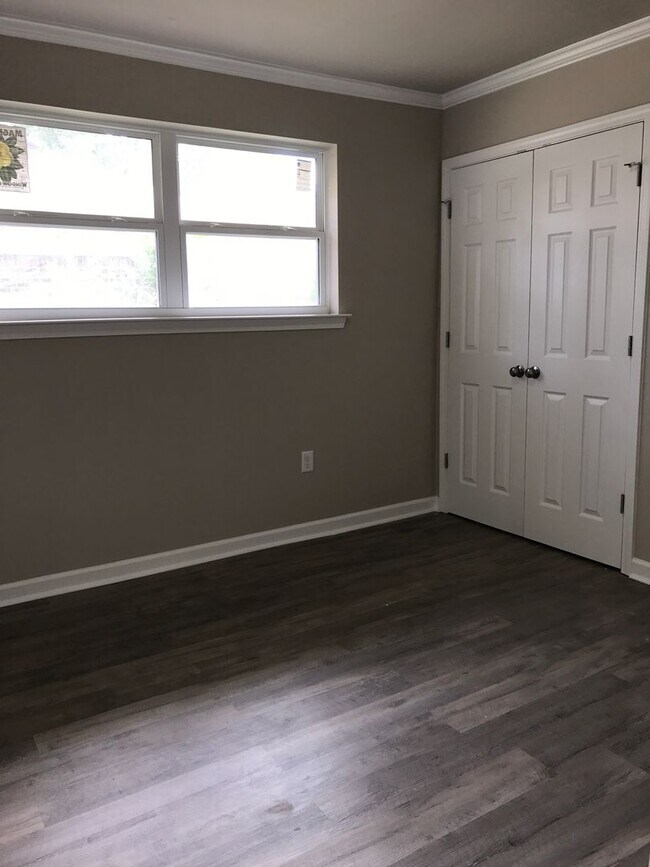 Building Photo - 16403 Ellis Ave