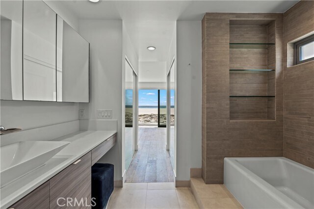 Building Photo - 816 W Oceanfront