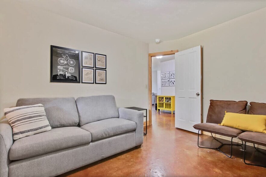 Building Photo - 816 Reedy Ln