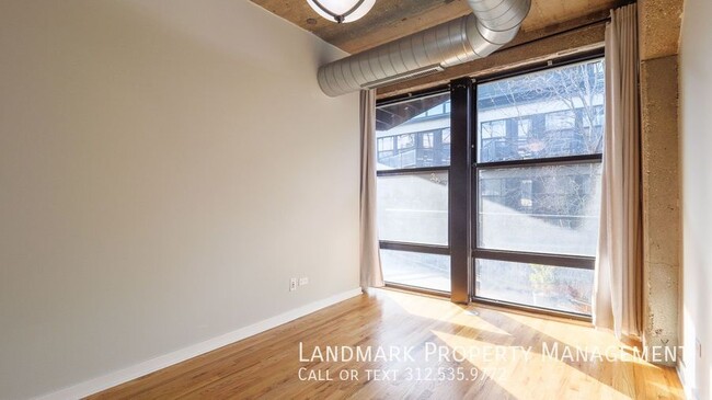 Building Photo - 1069 W 14th Pl