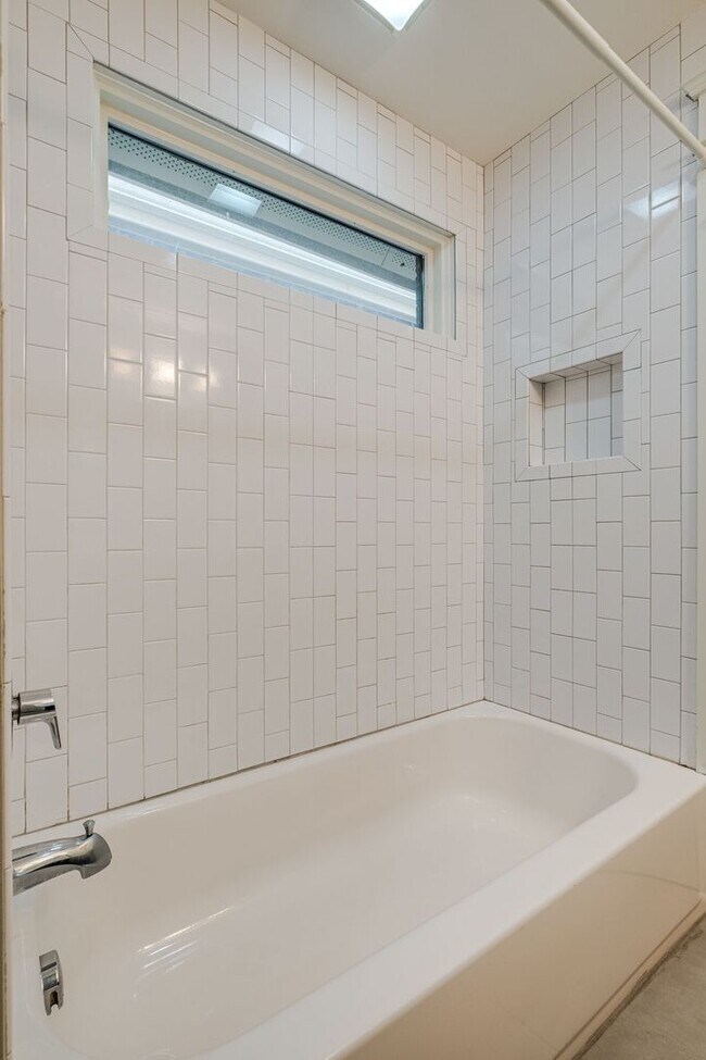 Building Photo - Beautiful build in Cleveland Park (Downtown Nashville)