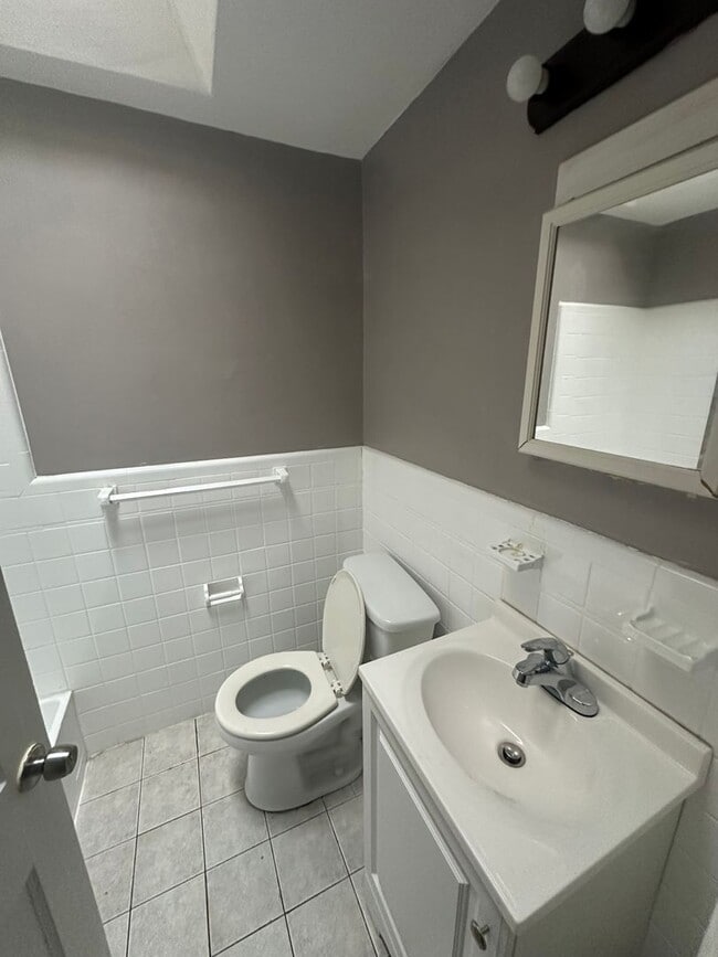 Building Photo - 3 Bed, 1 Bath Townhome in Darby