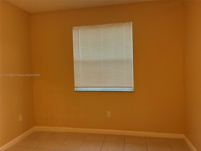 Building Photo - 1536 SE 25th St