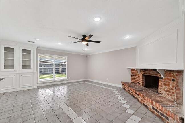 Building Photo - 14238 Pinewest Dr