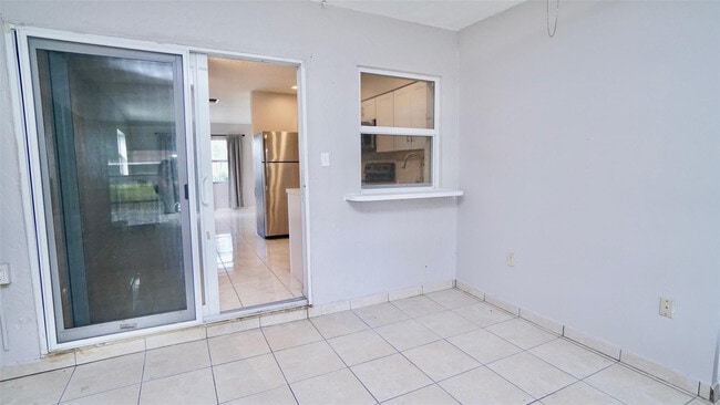 Building Photo - 5908 NW 81st Ave