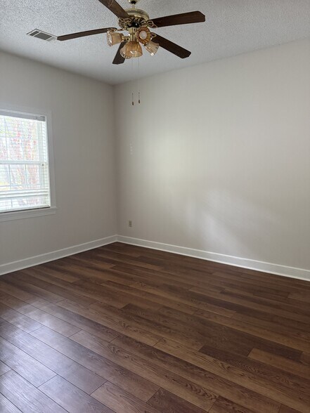 Building Photo - 1610 Mallard Ln