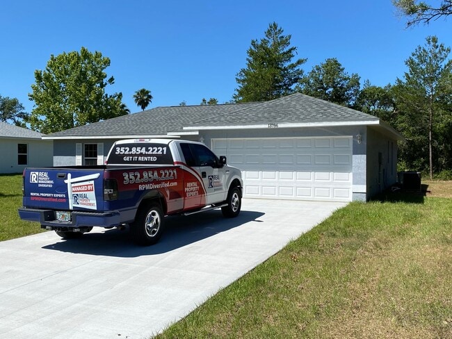 Building Photo - Desirable SW Ocala Neighborhood 3/2/2 *WON...