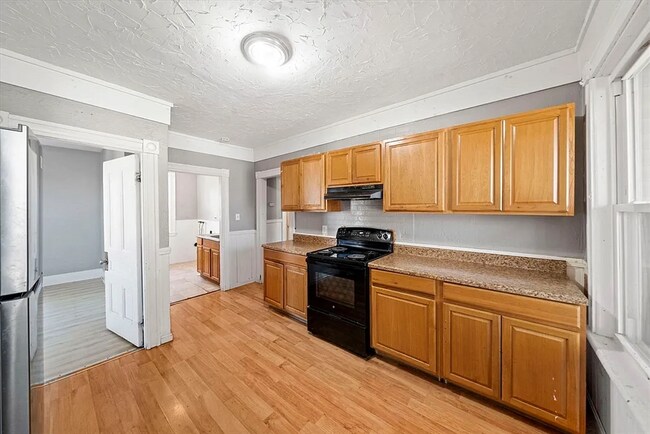 Building Photo - 62 May St