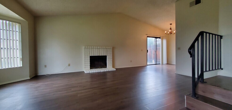 Building Photo - 713 N Corvette Dr