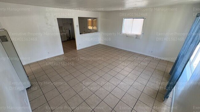 Building Photo - 3 bedroom 1 bathroom house located near E. California Ave/ Mt Vernon Ave