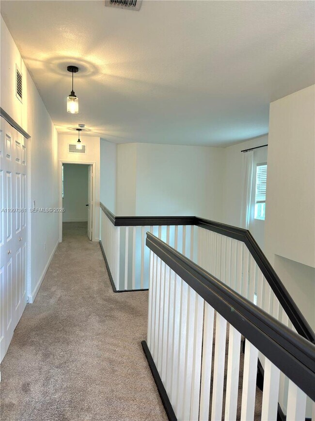 Building Photo - 343 NE 36th Terrace