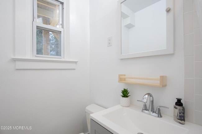 Building Photo - 1014 2nd Ave