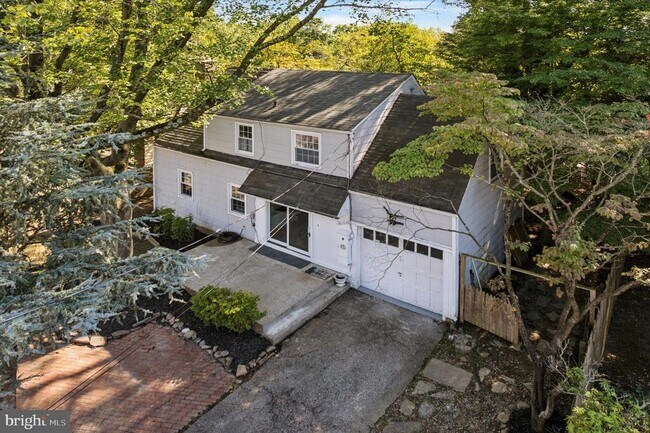 Building Photo - 433 Haverford Rd