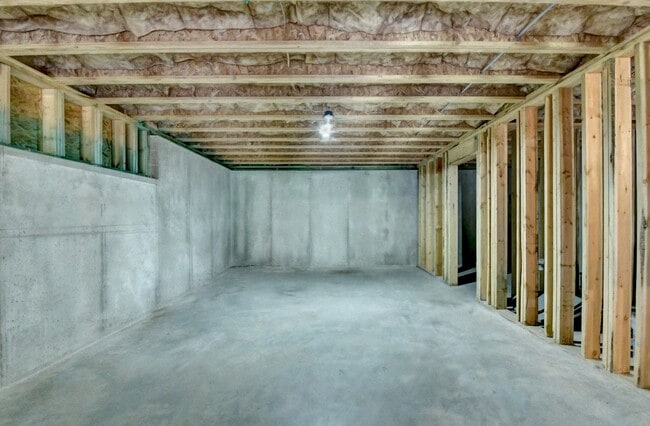 Building Photo - 707 Sand Ln SE