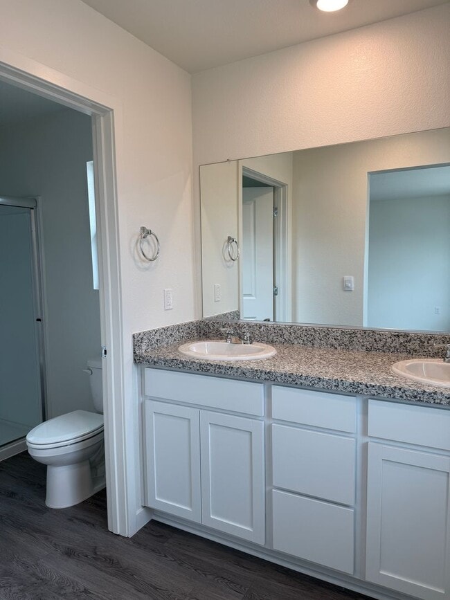 Building Photo - 3 Bed 2.5 Ba 2 Car Garage in Roseville!