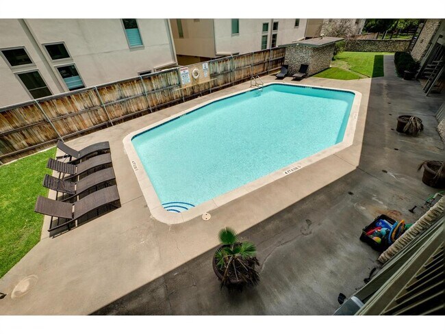 Building Photo - 2308 Enfield Rd