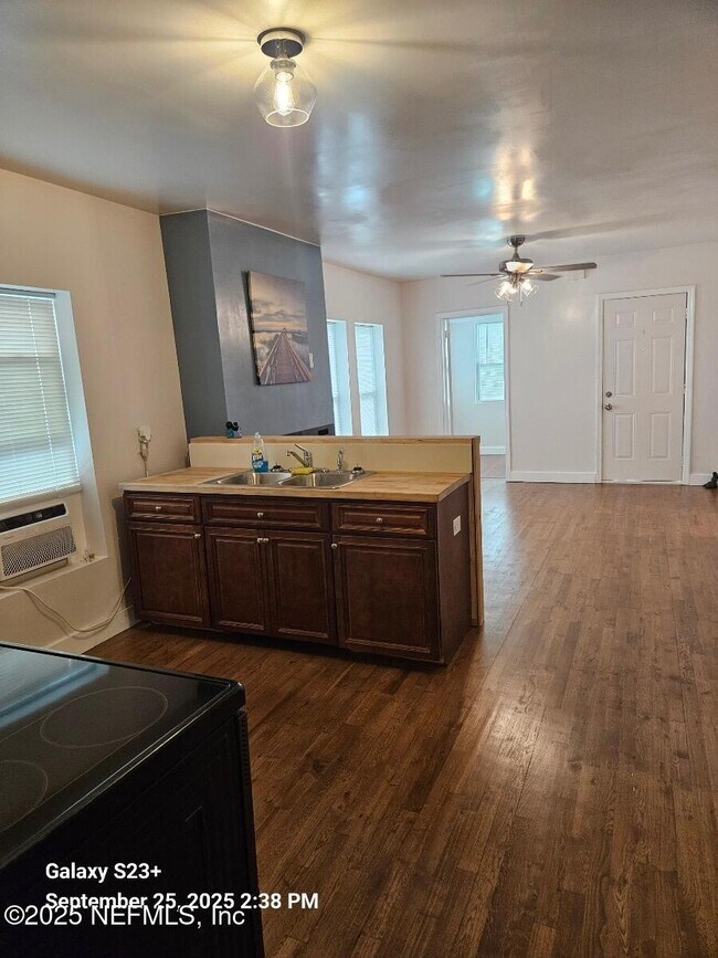 Building Photo - 269 W King St