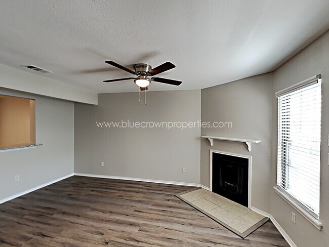 Building Photo - 652 S Rogers Rd
