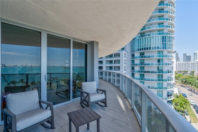 Building Photo - 488 NE 18th St