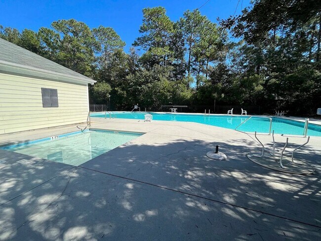 Building Photo - Comfort, Space & Convenience in Summerville