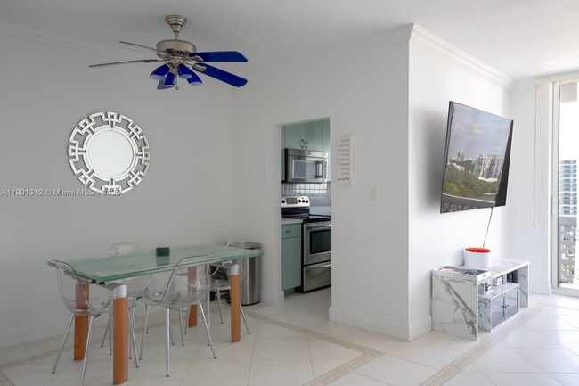 Building Photo - 4747 Collins Ave