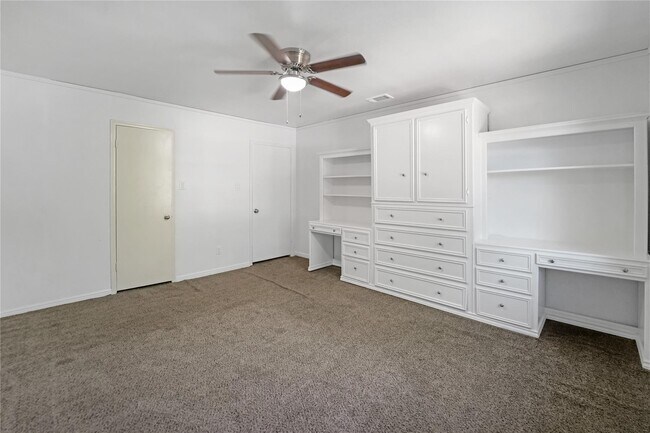 Building Photo - 1111 Manatee Ln