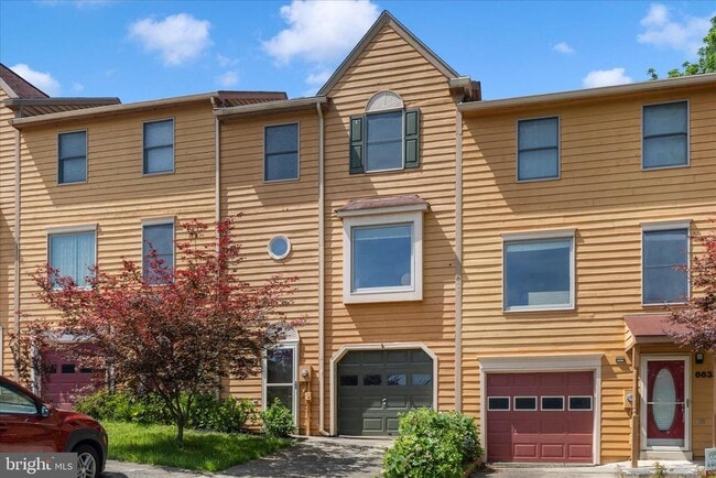 Building Photo - 6631 Beach Dr