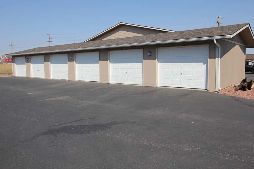 Garages (Additional $50/month) - 1542 Governors Blvd