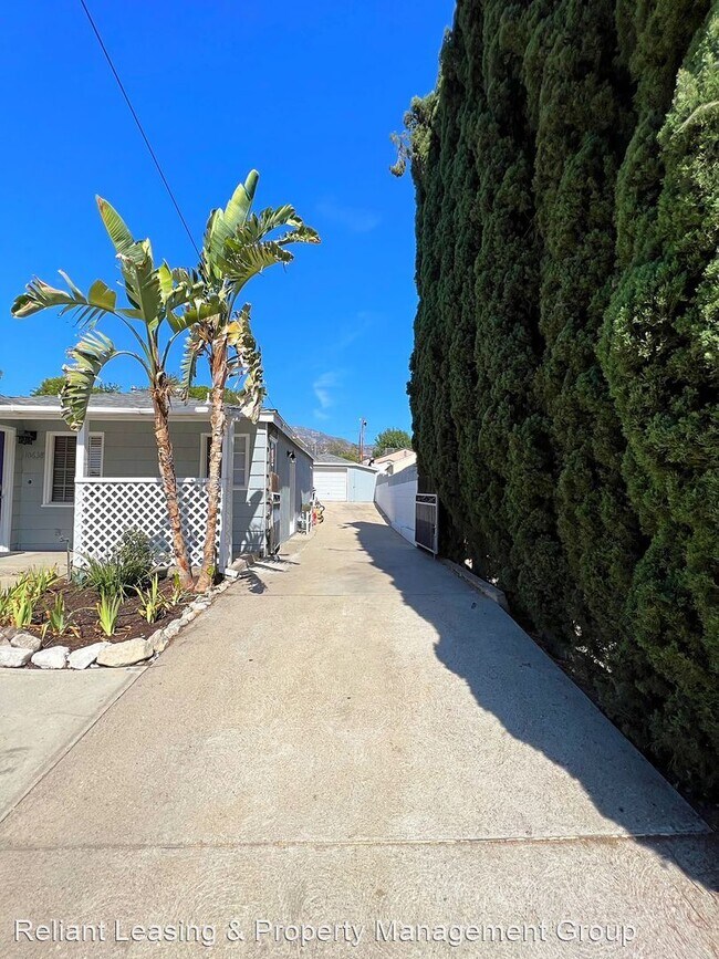 Building Photo - 2 br, 2 bath House - 10638 Mount Gleason Ave.