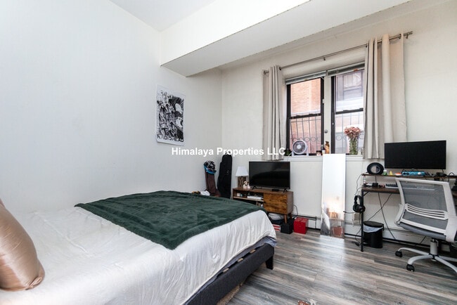 Building Photo - 448 Park Dr