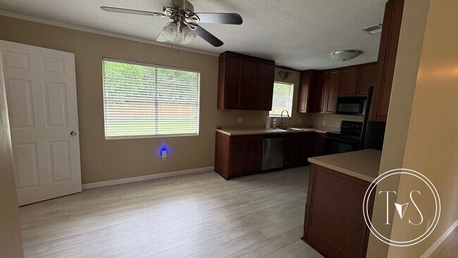 Building Photo - RATE DROP ALERT (was $2000/month) & SUMMER...