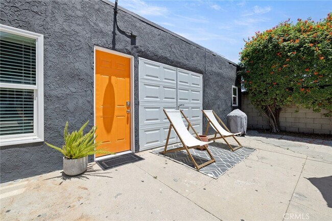 Building Photo - 1583 W 48th St