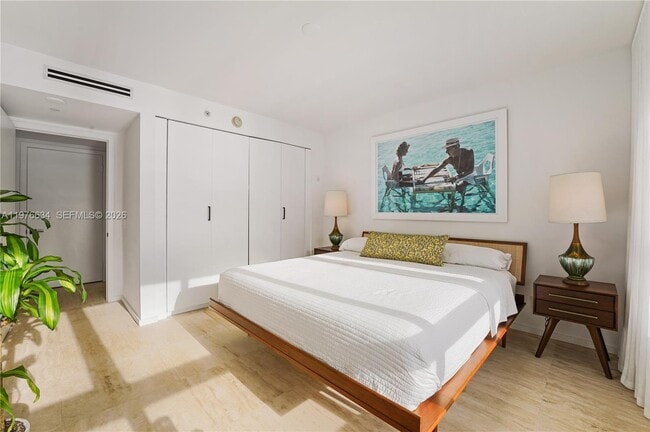 Building Photo - 1491 Lincoln Terrace