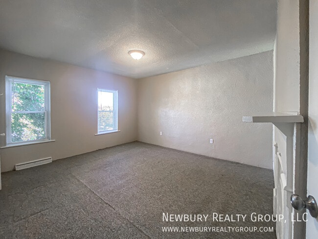 Building Photo - 39 Hickory St