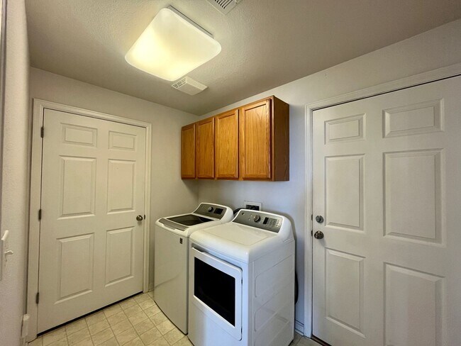 Building Photo - 3758 Ponderosa Ct