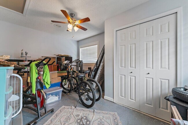 Building Photo - 5854 SE Orange Blossom Trail