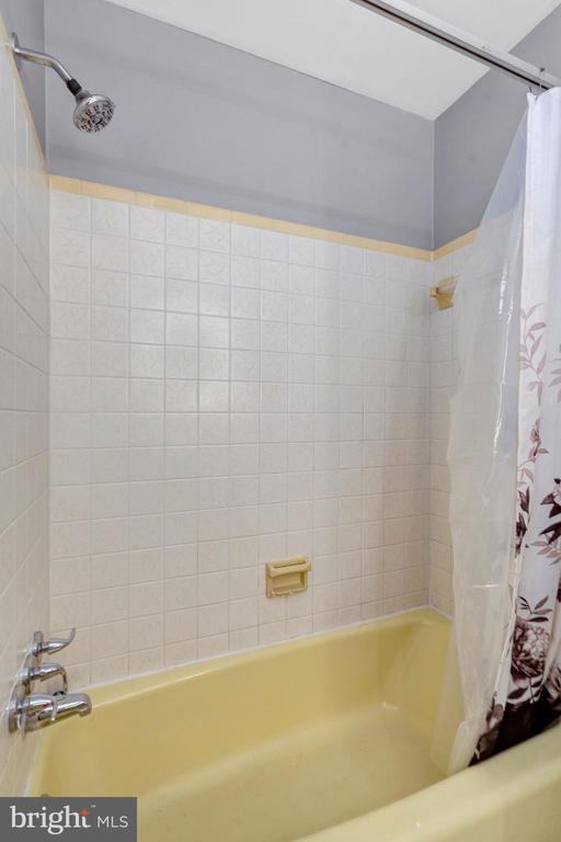 Building Photo - 8916 Braeburn Dr