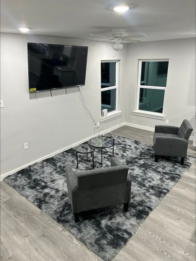 Building Photo - 4616 Shreveport Blvd