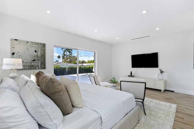 Building Photo - 1840 NE 199th St