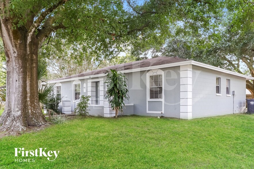 Building Photo - 802 Briarcliff Dr